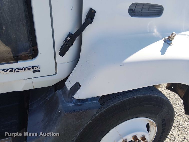 image for item FK0542 2004 Mack CX613 semi truck