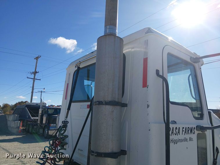 image for item FK0542 2004 Mack CX613 semi truck