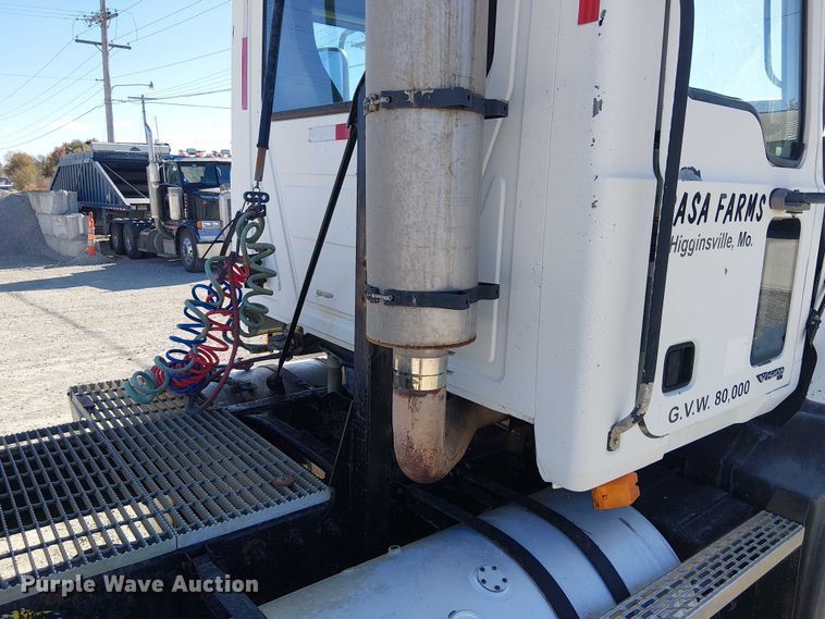 image for item FK0542 2004 Mack CX613 semi truck