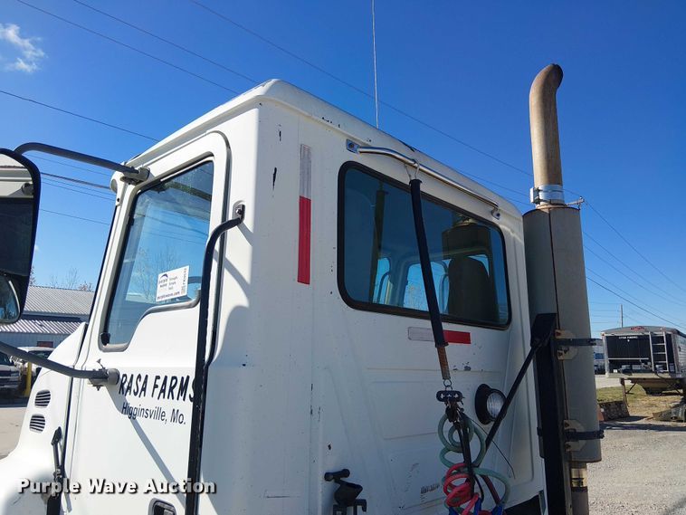 image for item FK0542 2004 Mack CX613 semi truck