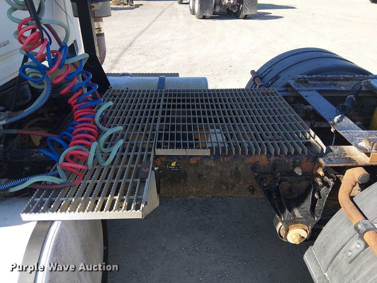 image for item FK0542 2004 Mack CX613 semi truck