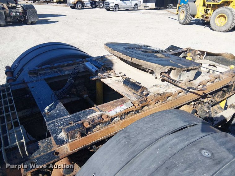 image for item FK0542 2004 Mack CX613 semi truck