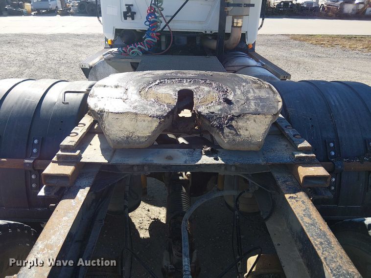 image for item FK0542 2004 Mack CX613 semi truck