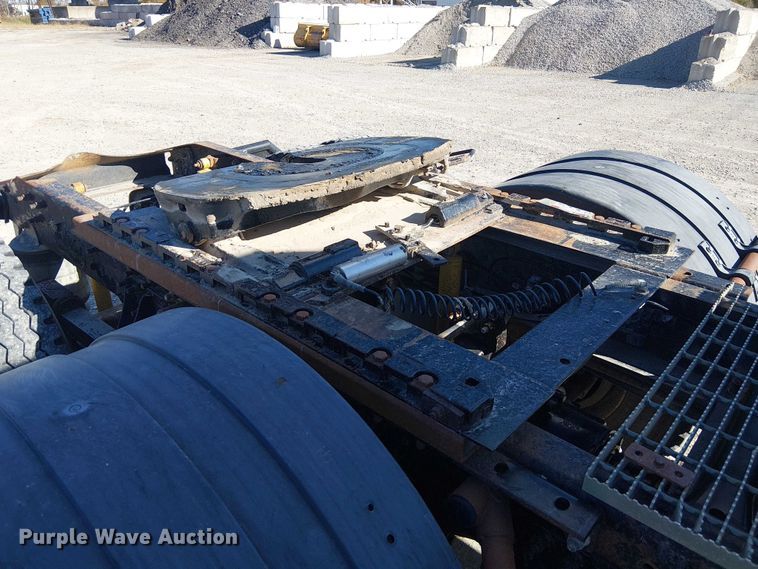 image for item FK0542 2004 Mack CX613 semi truck