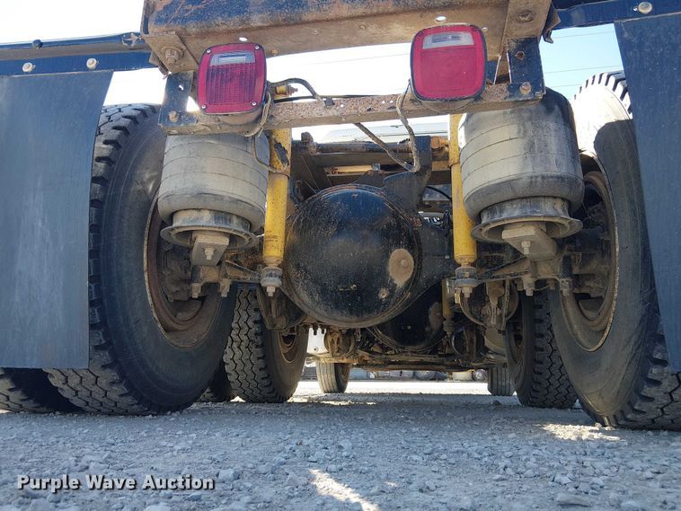 image for item FK0542 2004 Mack CX613 semi truck