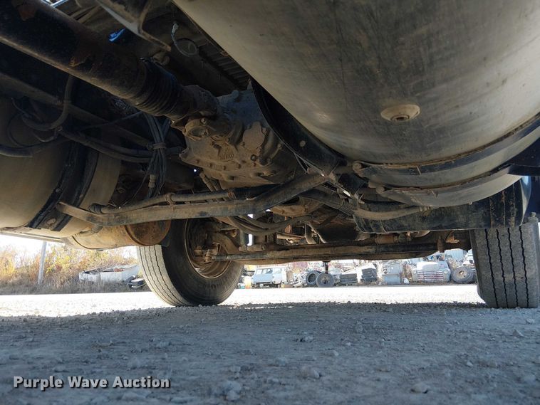 image for item FK0542 2004 Mack CX613 semi truck