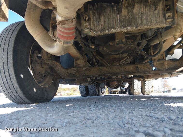 image for item FK0542 2004 Mack CX613 semi truck