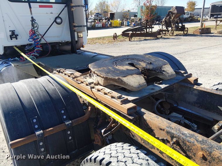 image for item FK0542 2004 Mack CX613 semi truck