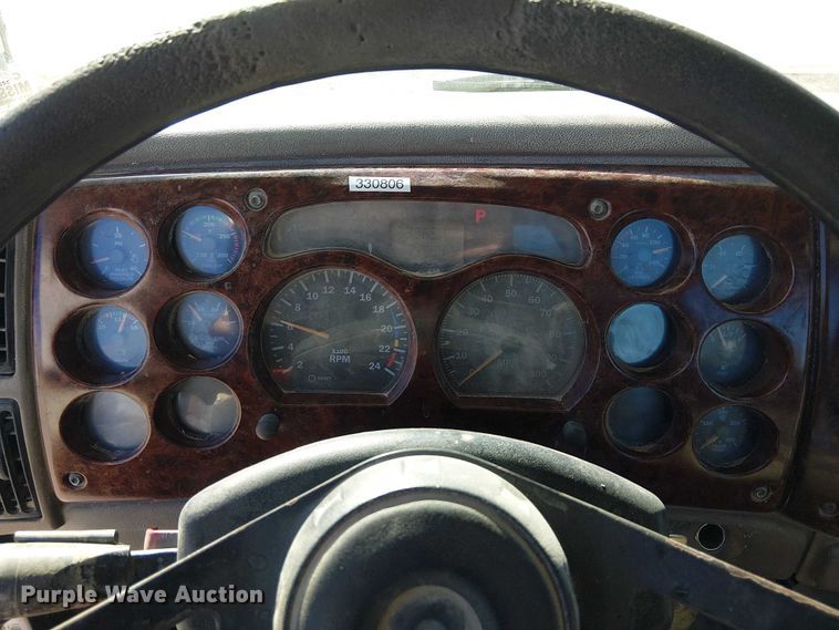 image for item FK0542 2004 Mack CX613 semi truck