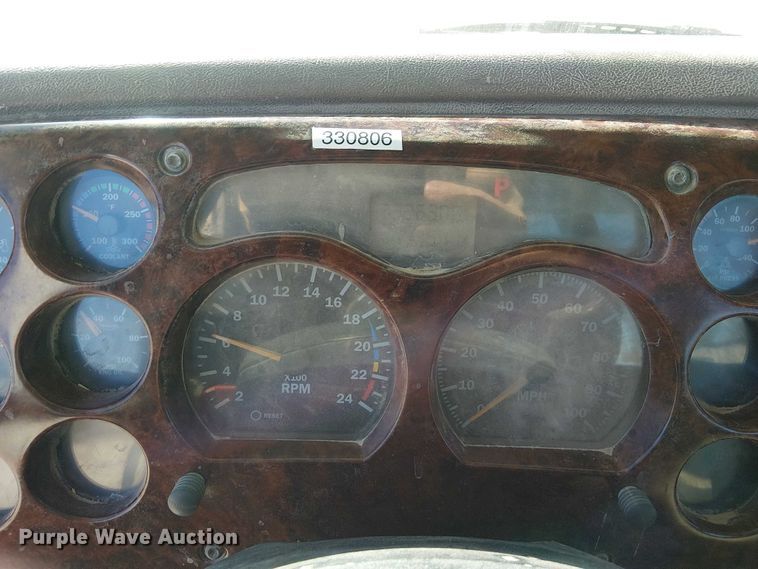 image for item FK0542 2004 Mack CX613 semi truck