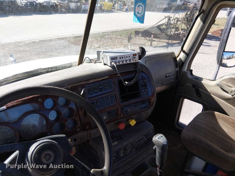 image for item FK0542 2004 Mack CX613 semi truck