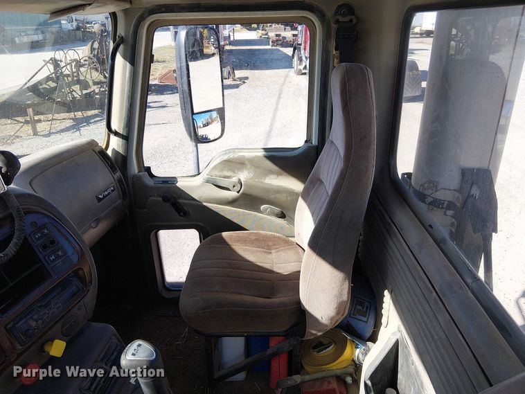 image for item FK0542 2004 Mack CX613 semi truck