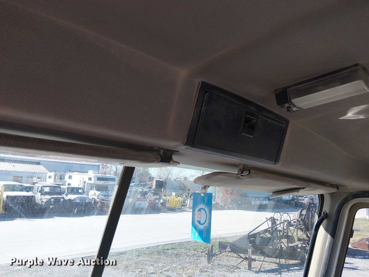 image for item FK0542 2004 Mack CX613 semi truck