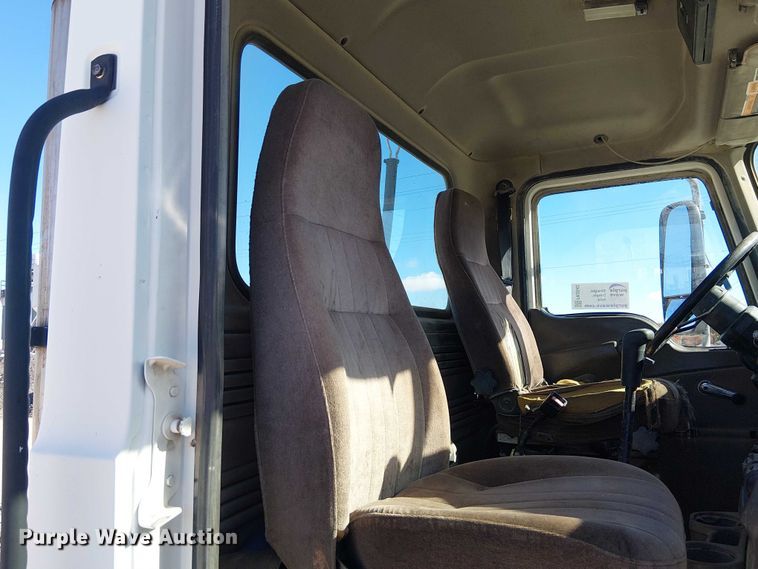 image for item FK0542 2004 Mack CX613 semi truck