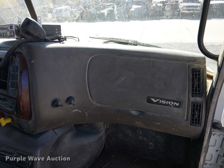 image for item FK0542 2004 Mack CX613 semi truck