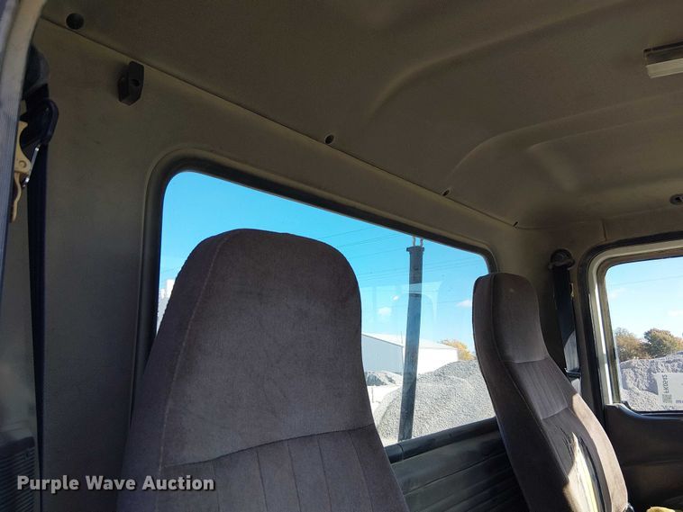 image for item FK0542 2004 Mack CX613 semi truck