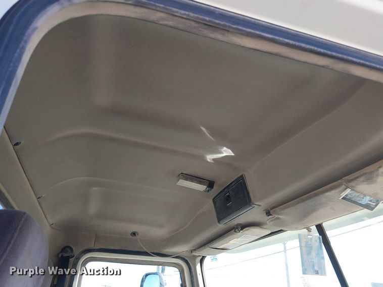 image for item FK0542 2004 Mack CX613 semi truck