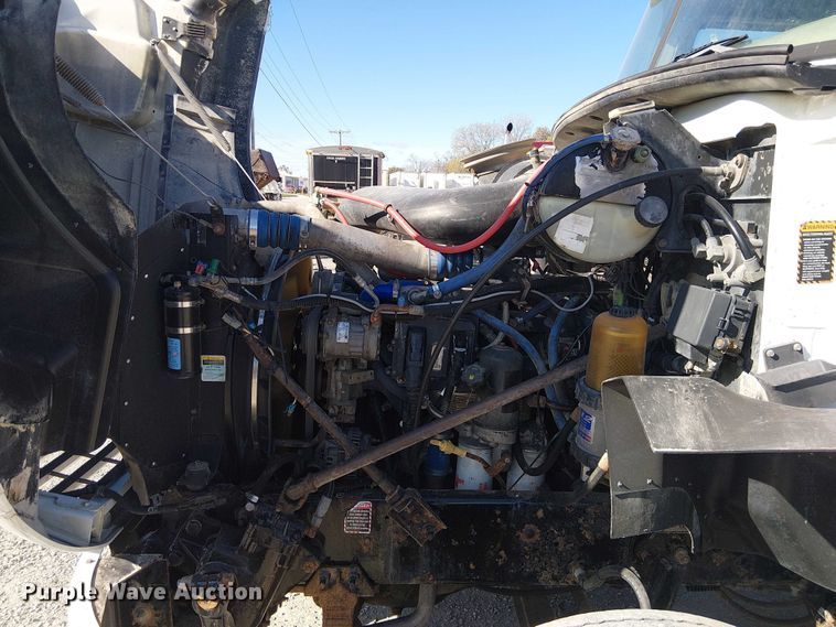 image for item FK0542 2004 Mack CX613 semi truck