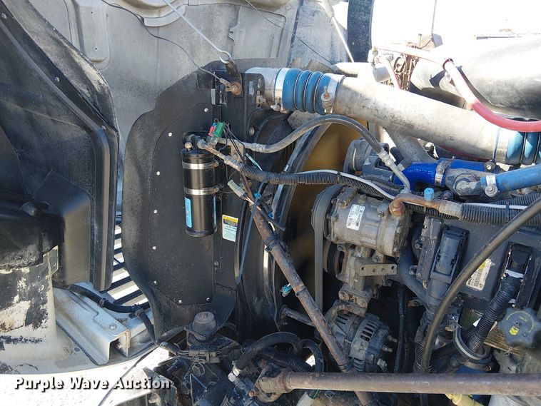 image for item FK0542 2004 Mack CX613 semi truck