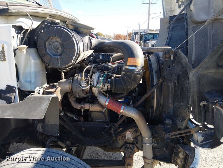 image for item FK0542 2004 Mack CX613 semi truck