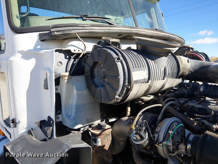 image for item FK0542 2004 Mack CX613 semi truck