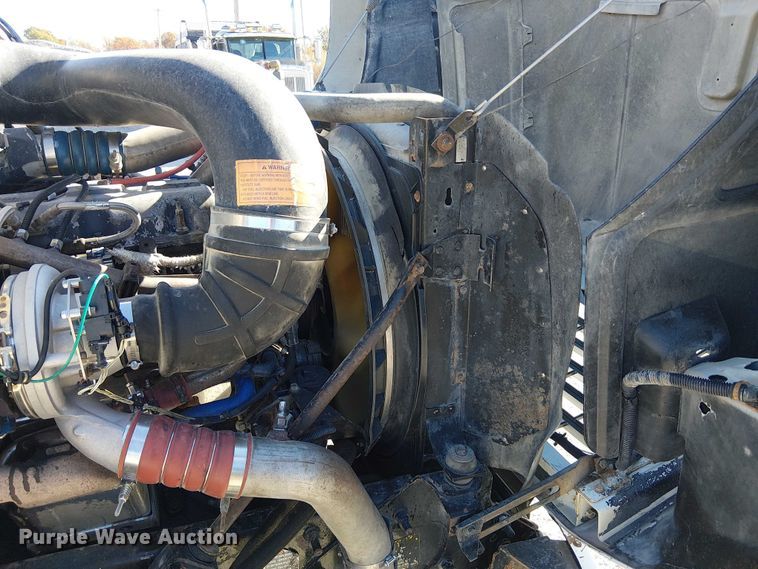 image for item FK0542 2004 Mack CX613 semi truck