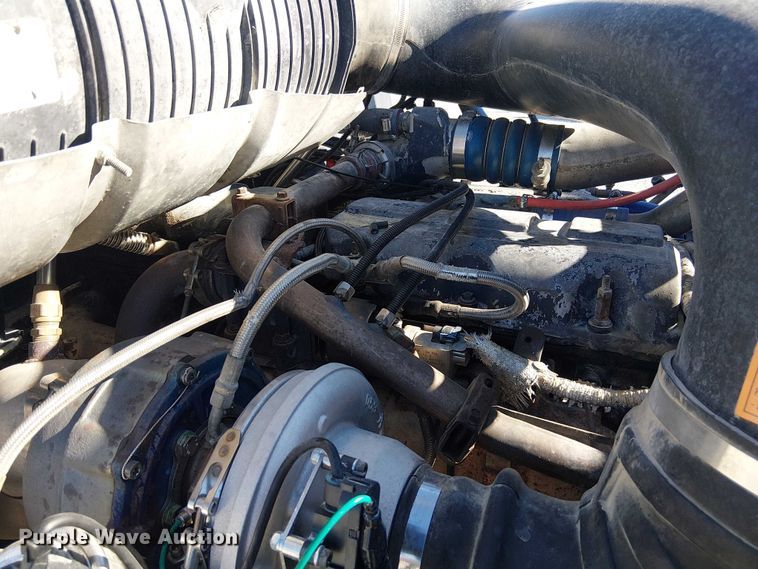 image for item FK0542 2004 Mack CX613 semi truck