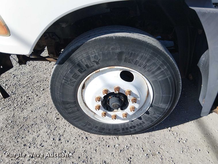 image for item FK0542 2004 Mack CX613 semi truck