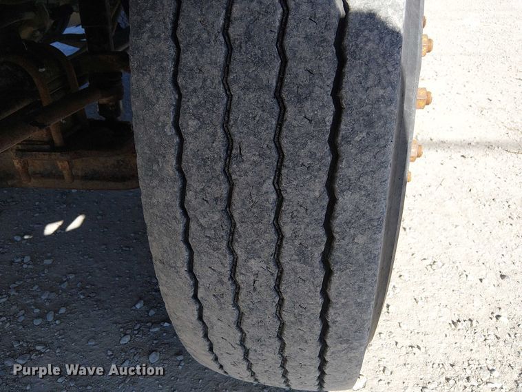 image for item FK0542 2004 Mack CX613 semi truck