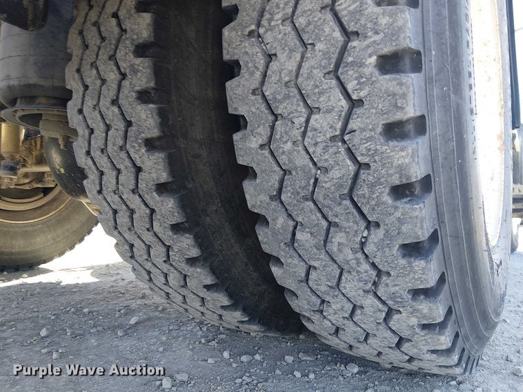 image for item FK0542 2004 Mack CX613 semi truck