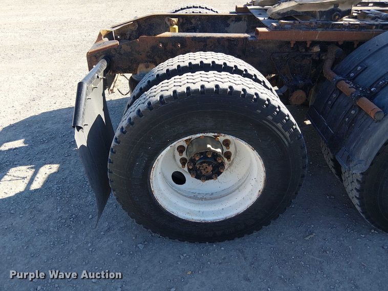 image for item FK0542 2004 Mack CX613 semi truck