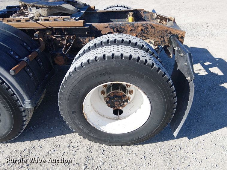 image for item FK0542 2004 Mack CX613 semi truck