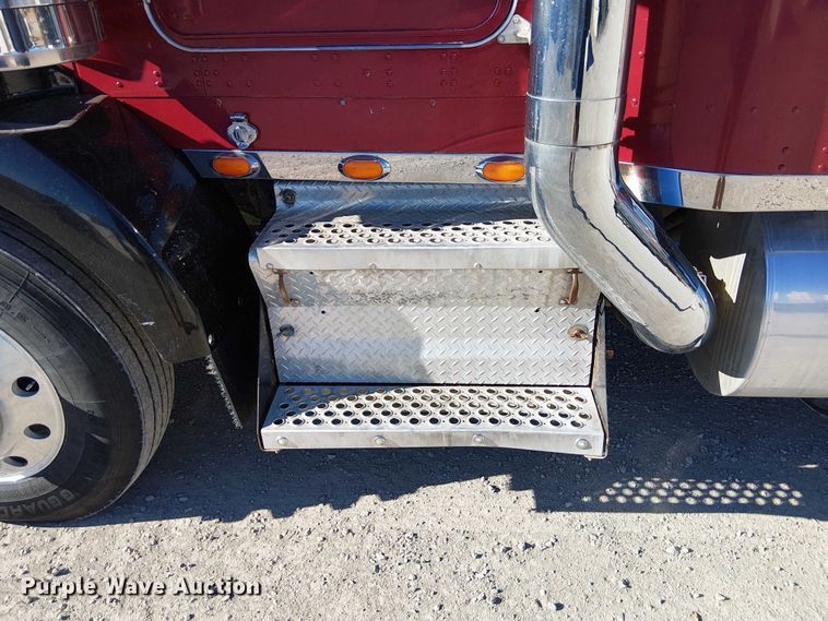 image for item FK0543 2006 Kenworth T800 semi truck