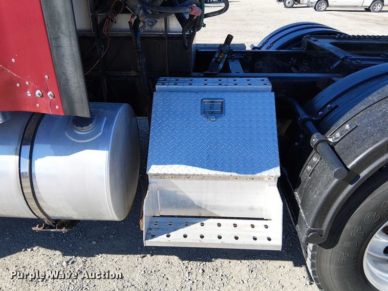 image for item FK0543 2006 Kenworth T800 semi truck