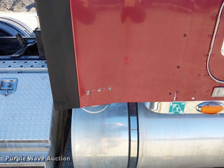 image for item FK0543 2006 Kenworth T800 semi truck