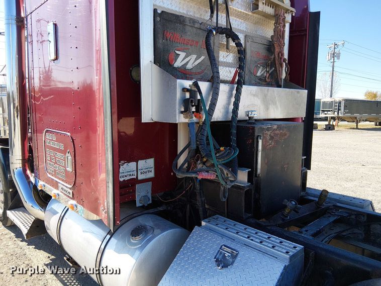 image for item FK0543 2006 Kenworth T800 semi truck