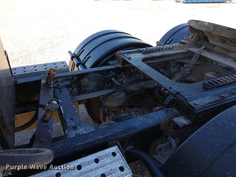 image for item FK0543 2006 Kenworth T800 semi truck