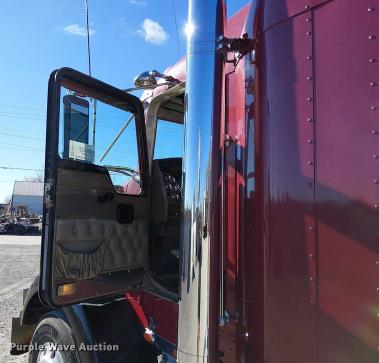 image for item FK0543 2006 Kenworth T800 semi truck
