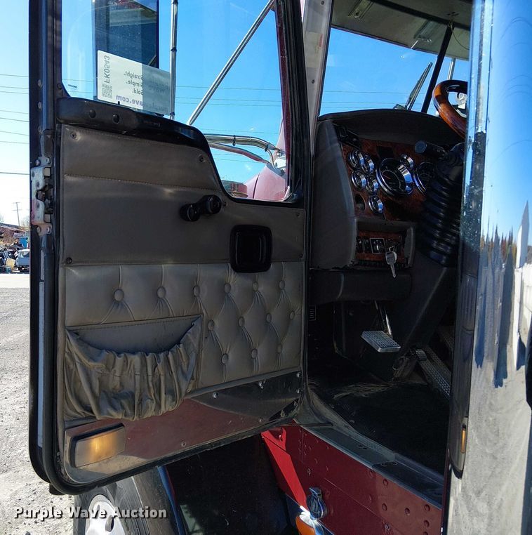 image for item FK0543 2006 Kenworth T800 semi truck