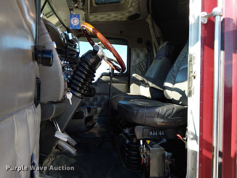 image for item FK0543 2006 Kenworth T800 semi truck