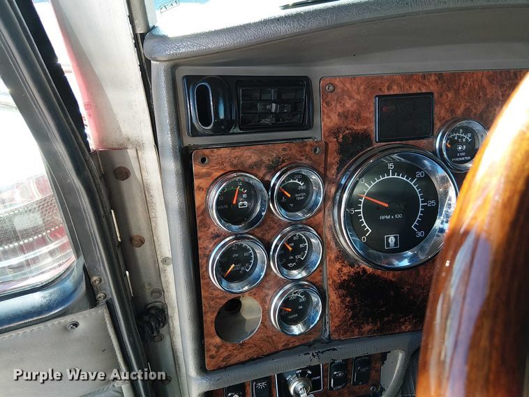 image for item FK0543 2006 Kenworth T800 semi truck