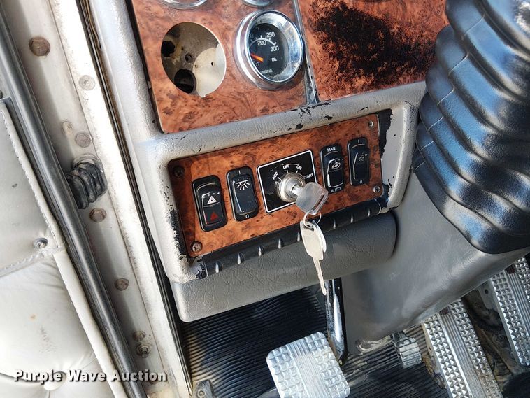 image for item FK0543 2006 Kenworth T800 semi truck