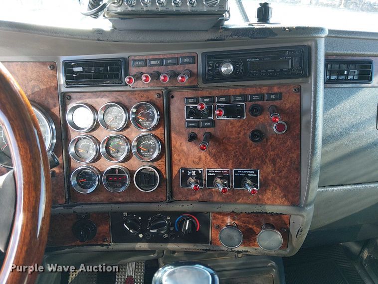 image for item FK0543 2006 Kenworth T800 semi truck