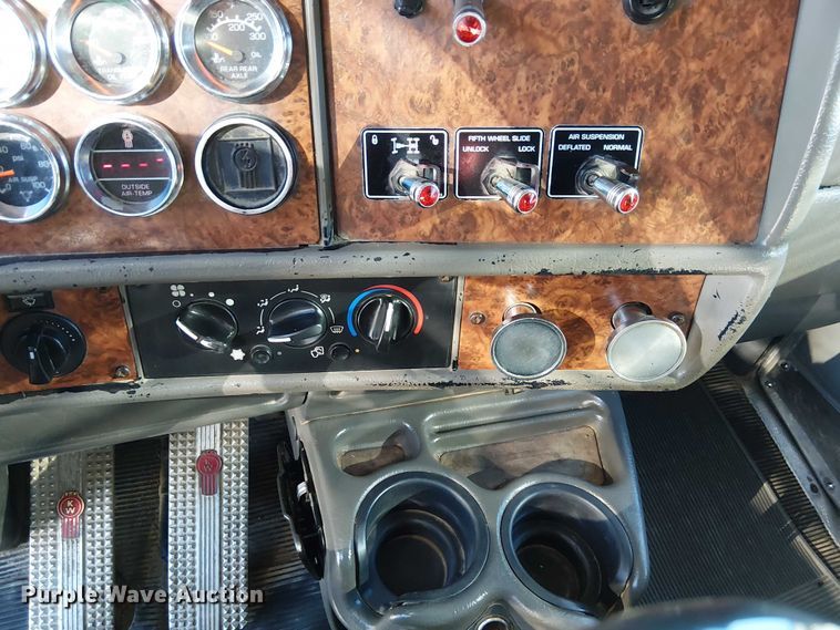 image for item FK0543 2006 Kenworth T800 semi truck