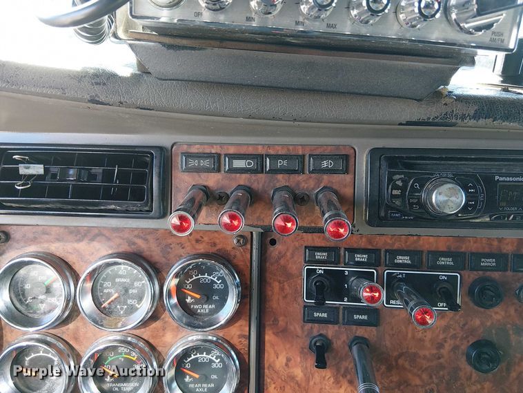 image for item FK0543 2006 Kenworth T800 semi truck