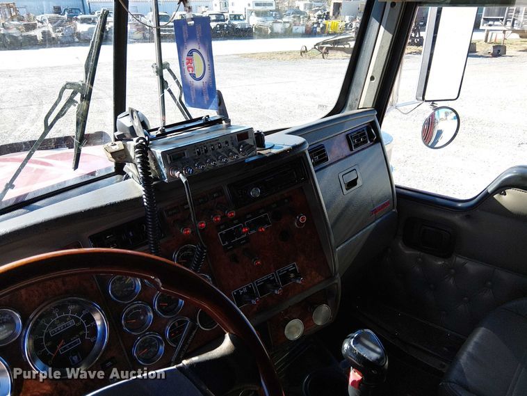 image for item FK0543 2006 Kenworth T800 semi truck