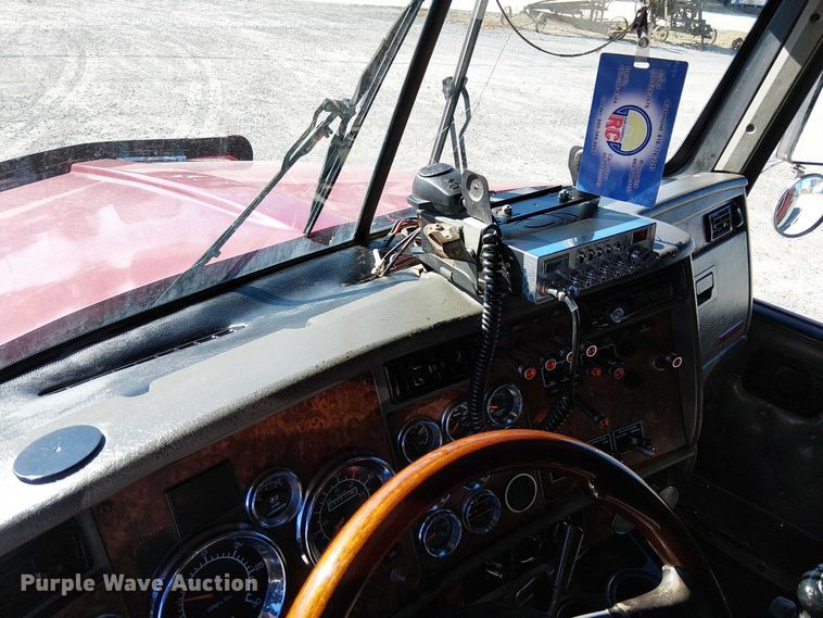 image for item FK0543 2006 Kenworth T800 semi truck