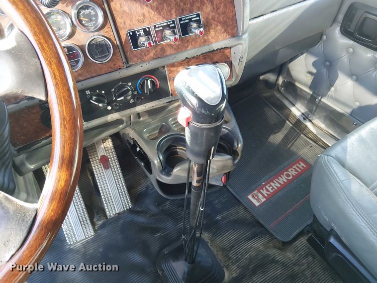 image for item FK0543 2006 Kenworth T800 semi truck