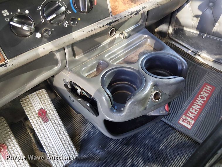 image for item FK0543 2006 Kenworth T800 semi truck