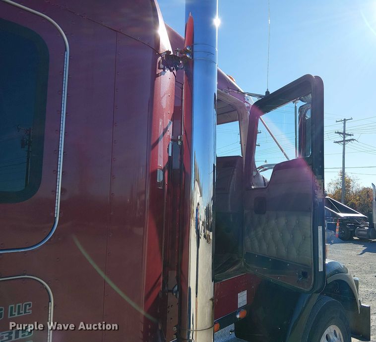 image for item FK0543 2006 Kenworth T800 semi truck
